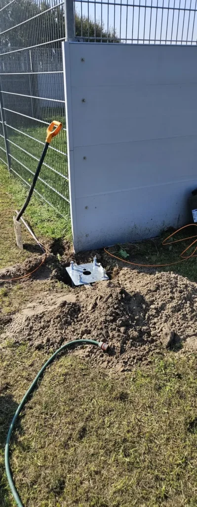 Voetplaat met ankerbouten voor een camerapaal